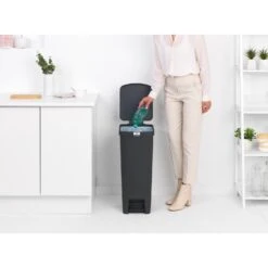 Brabantia StepUp Pedaalemmer 40 Liter Dark Grey 13 Brabantia StepUp Pedaalemmer 40 Liter Dark Grey -Philips Shop 102 0023 6 1