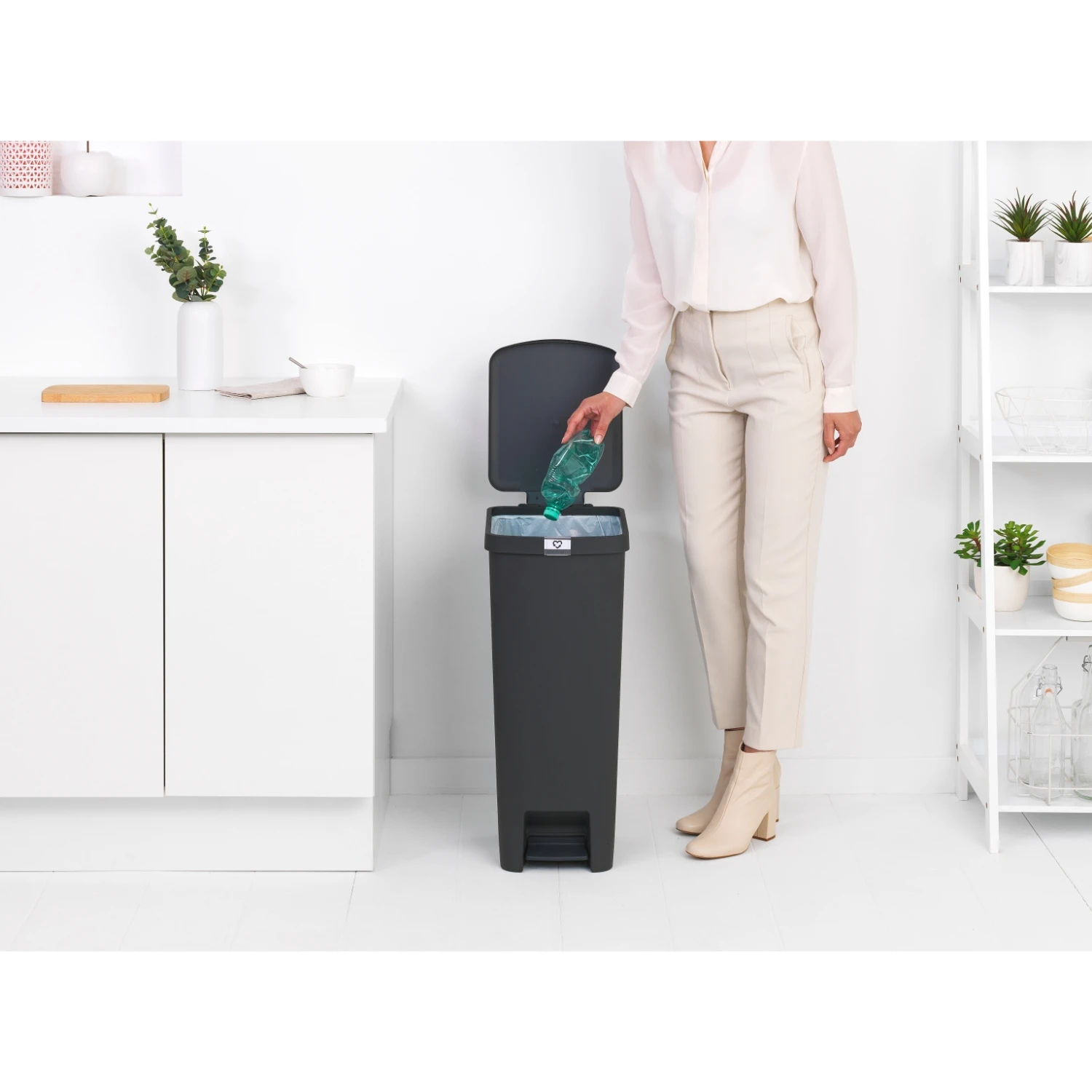 Brabantia StepUp Pedaalemmer 40 Liter Dark Grey 8 Brabantia StepUp Pedaalemmer 40 Liter Dark Grey - Afbeelding 6