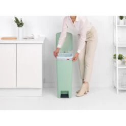 Brabantia StepUp Pedaalemmer 40 Liter Jade Groen 12 Brabantia StepUp Pedaalemmer 40 Liter Jade Groen -Philips Shop 102 0108 5 1